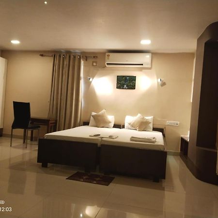 כלכותה Hotel Eastern Plaza מראה חיצוני תמונה