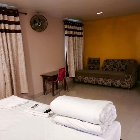 כלכותה Hotel Eastern Plaza מראה חיצוני תמונה