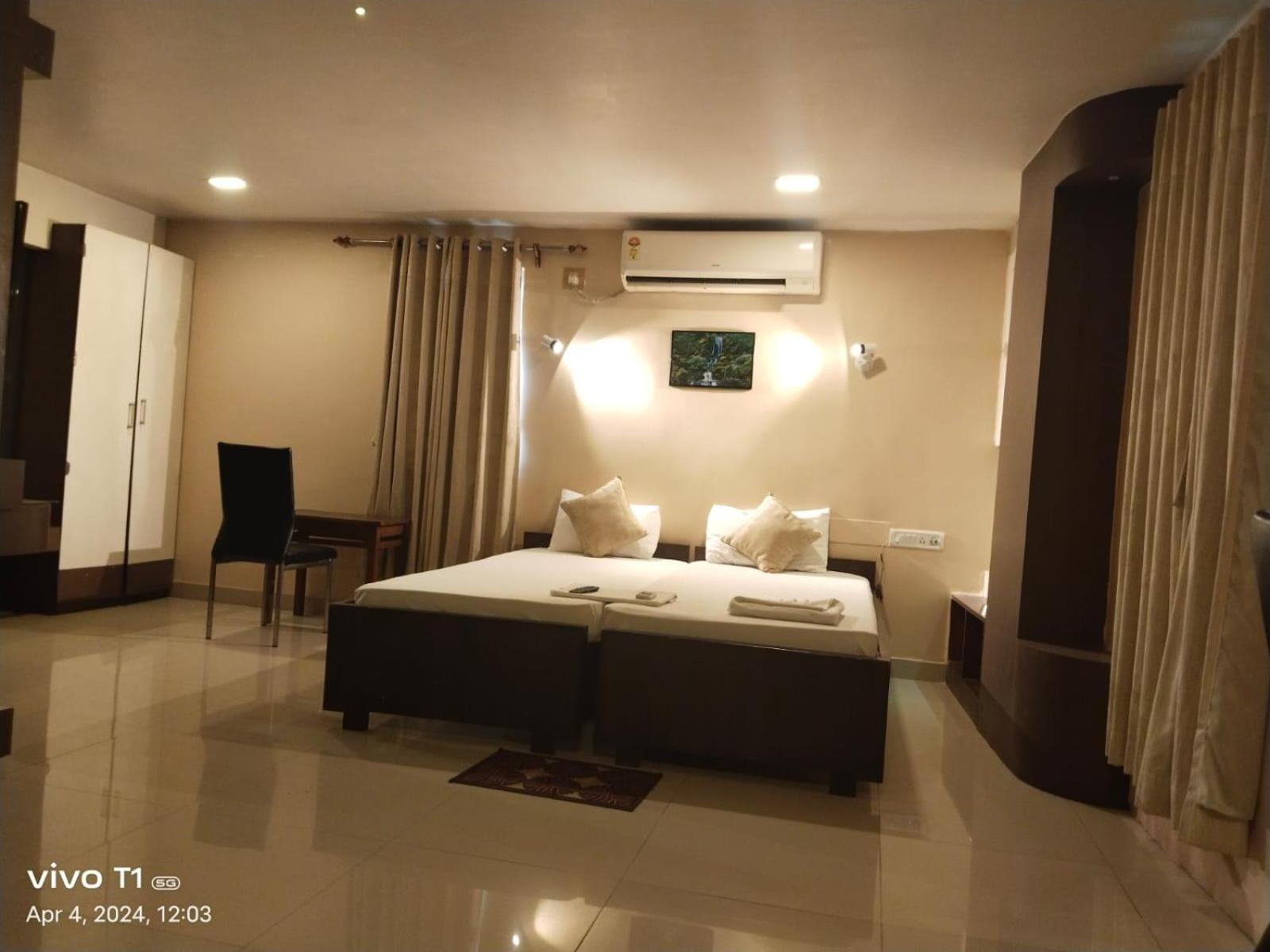 כלכותה Hotel Eastern Plaza מראה חיצוני תמונה