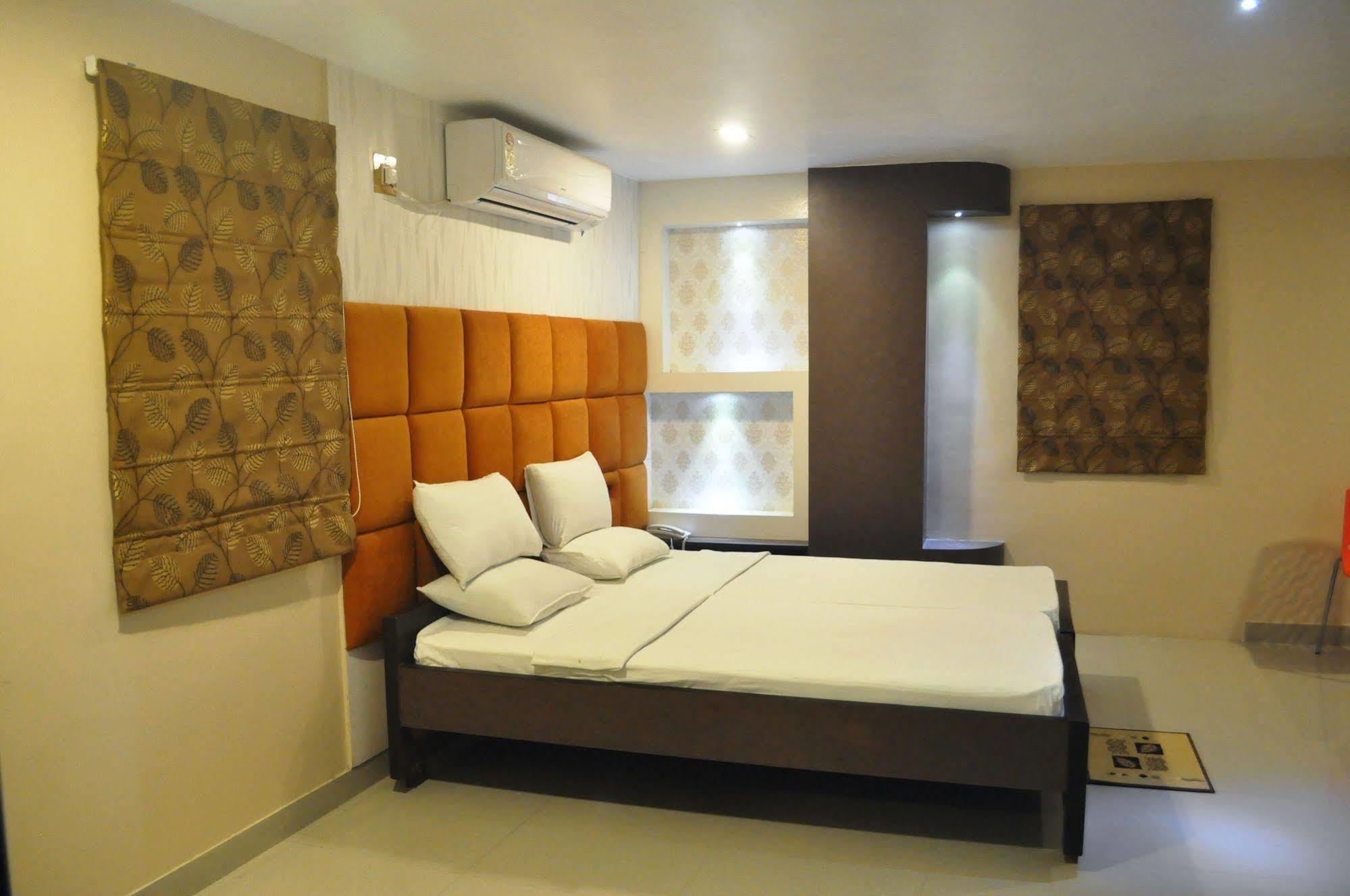 כלכותה Hotel Eastern Plaza מראה חיצוני תמונה