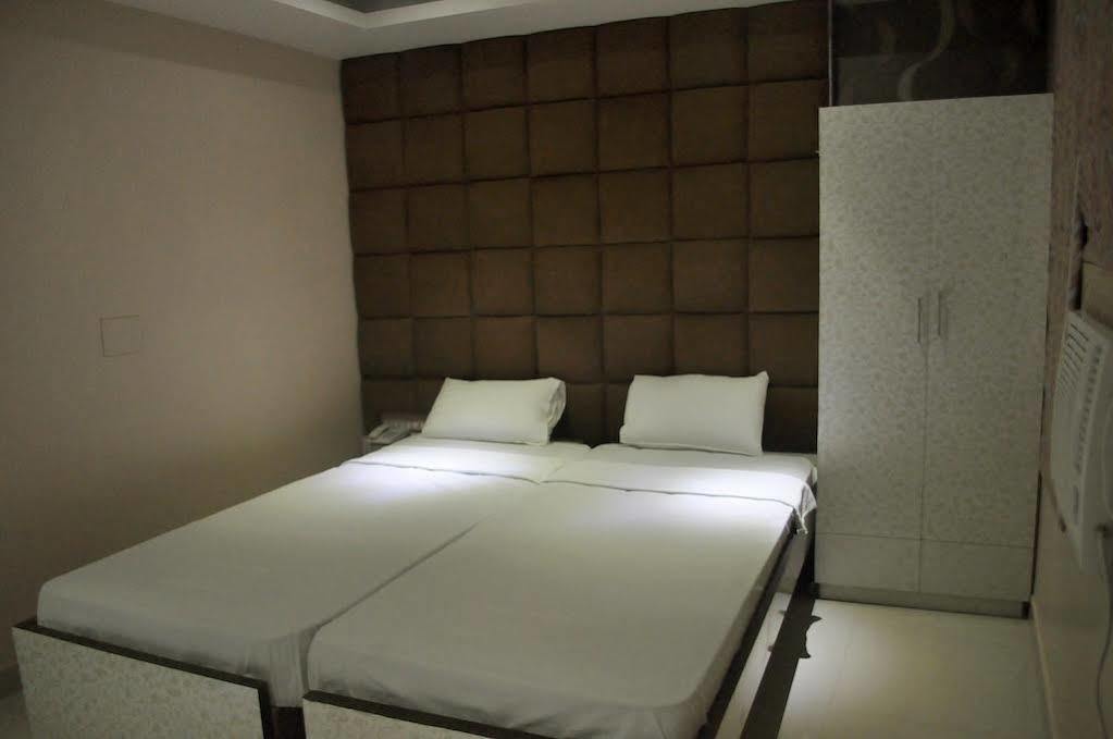 כלכותה Hotel Eastern Plaza מראה חיצוני תמונה